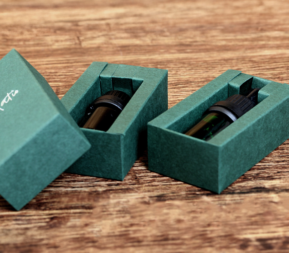 【オリジナルパッケージ 】アロマオイルボトルのパッケージ